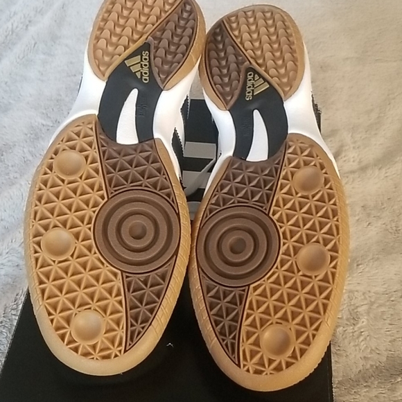 Sneakers - Picture 5 of 6